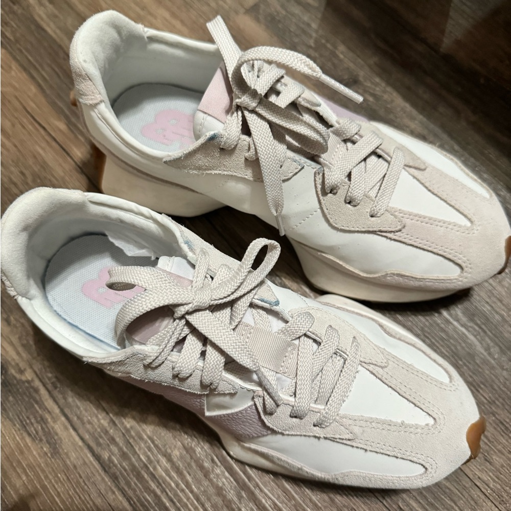 New Balance
327 Sneakers
